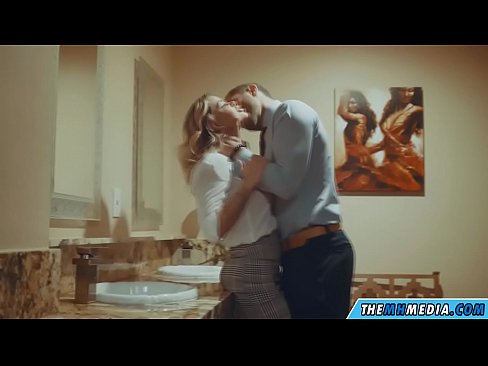 ❤️ Вақте ки як малламуй busty шумо дар як ҳоҷатхона ҷамъиятӣ seduces Порнои мақъад дар мо tg.shufflesex.ru ☑